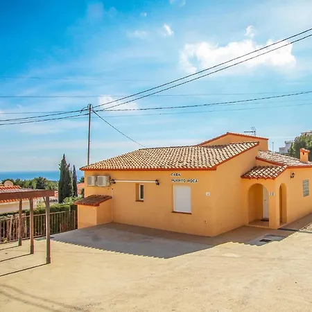 Three-bedroom Holiday In