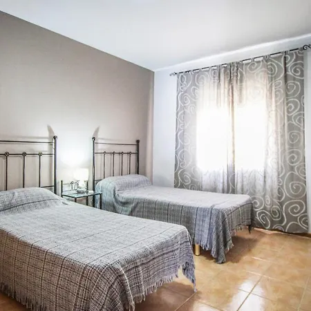 Three-bedroom Holiday In Сasa de vacaciones Calpe